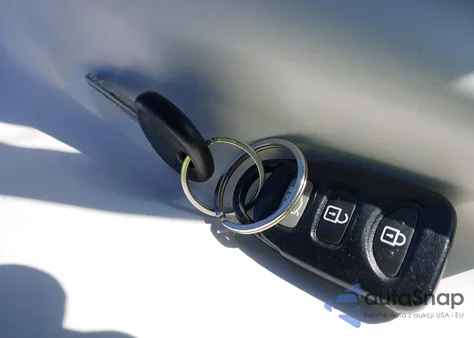 2011 Hyundai Elantra Gls z USA, uszkodzony, nr VIN 5NPDH4AE1BH032599